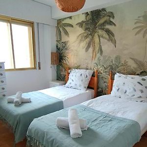Gerona Apartment On The Strip With Pool & Parking